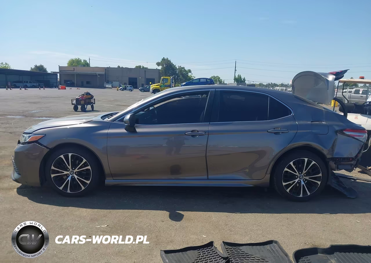 2018 Toyota Camry Se VIN:4T1B11HK2JU571366 - 15