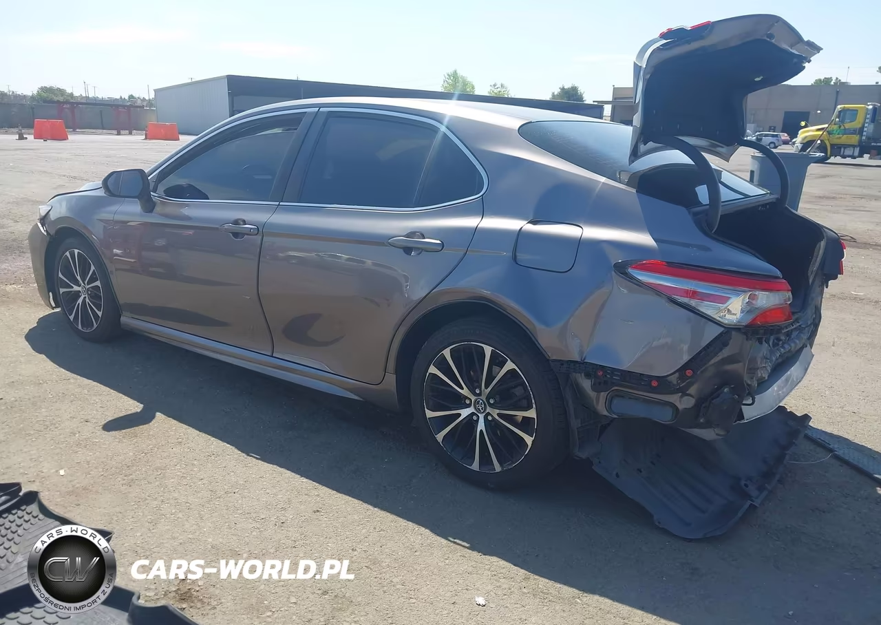 2018 Toyota Camry Se VIN:4T1B11HK2JU571366 - 3