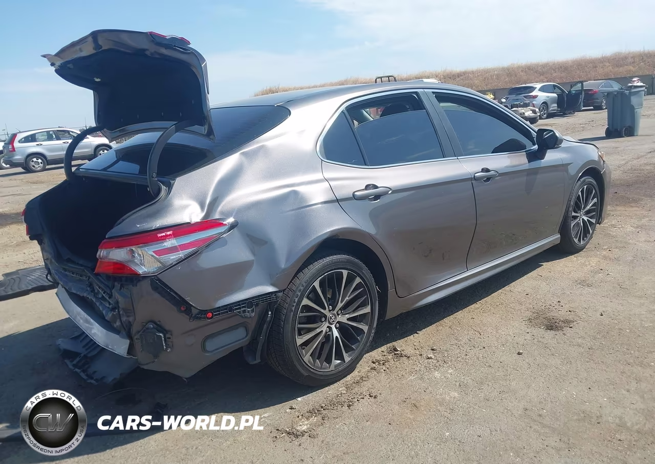 2018 Toyota Camry Se VIN:4T1B11HK2JU571366 - 4