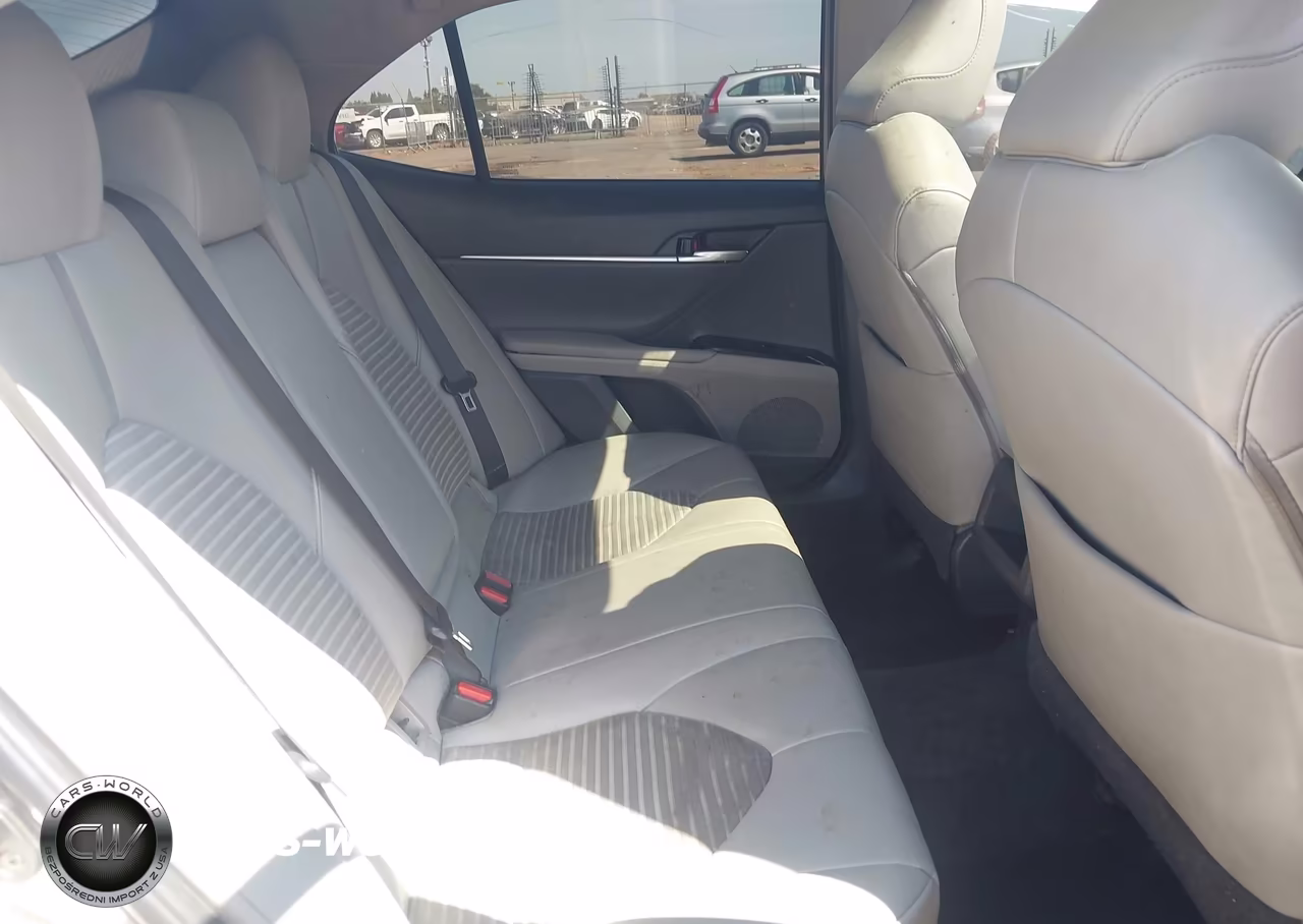 2018 Toyota Camry Se VIN:4T1B11HK2JU571366 - 8