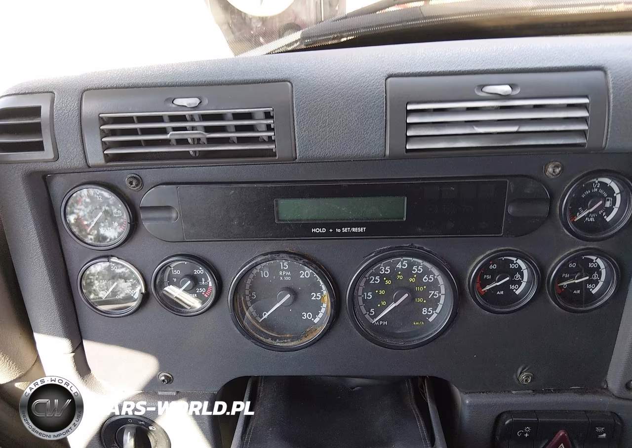 2010 Freightliner Cascadia 125 VIN:1FUJGLDRXASAK8951 - 5