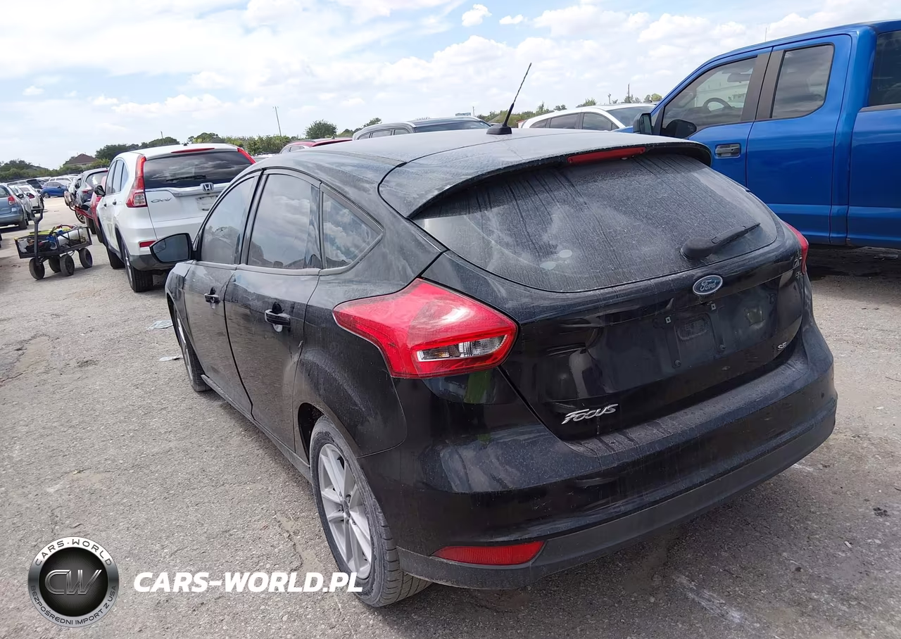 2018 Ford Focus Se VIN:1FADP3K21JL282488 - 3