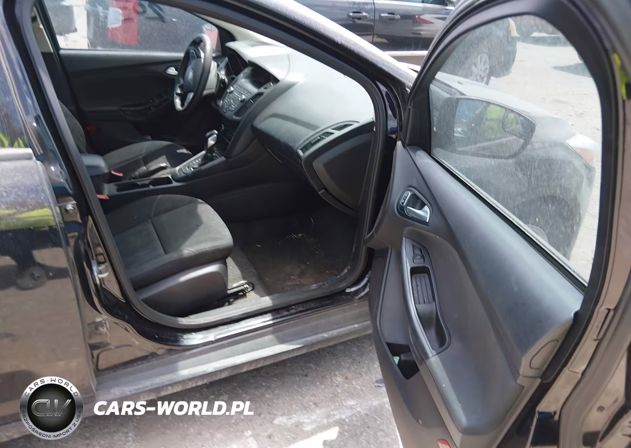 2018 Ford Focus Se VIN:1FADP3K21JL282488 - 5