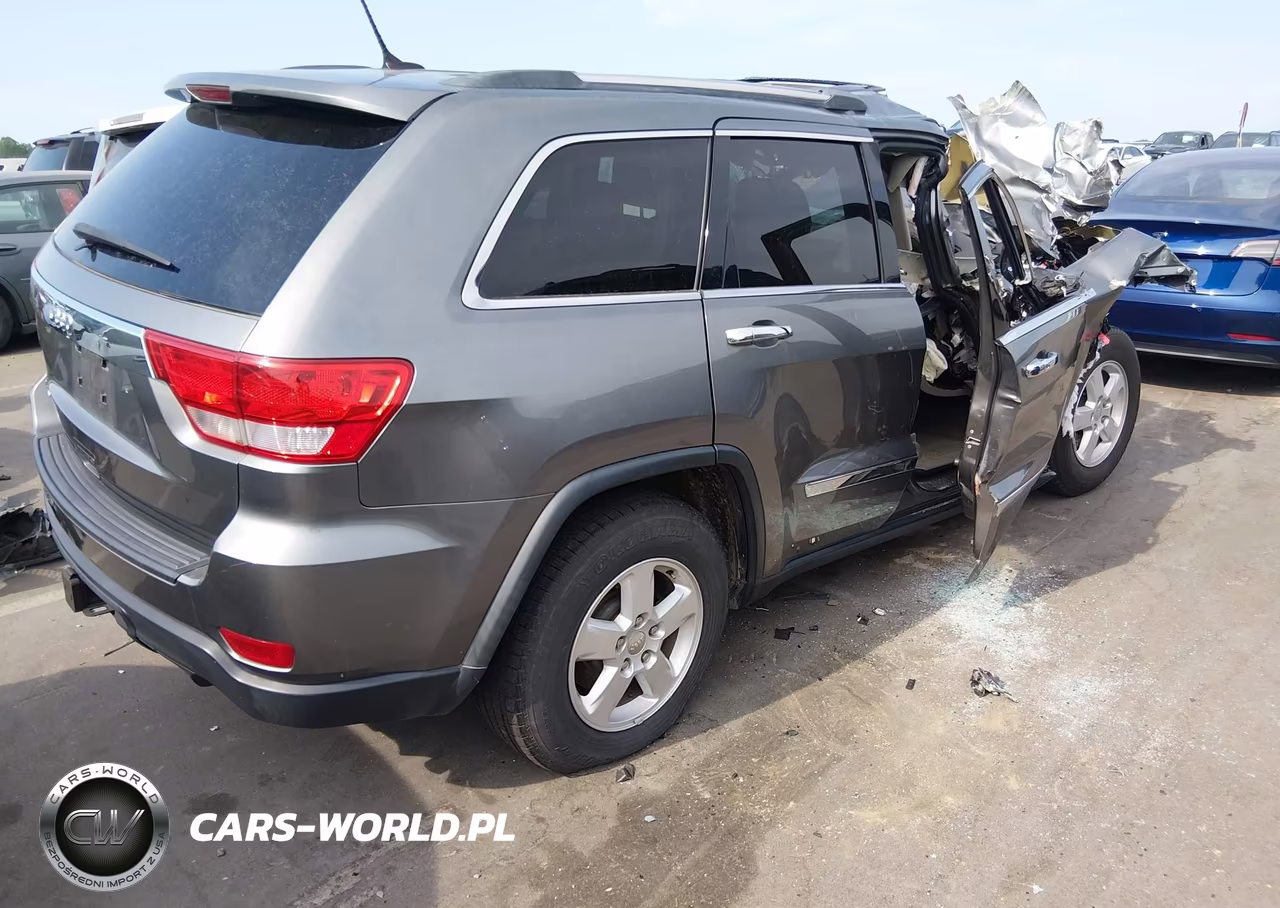 2012 Jeep Grand Cherokee Laredo VIN:1C4RJFAGXCC268981 - 4