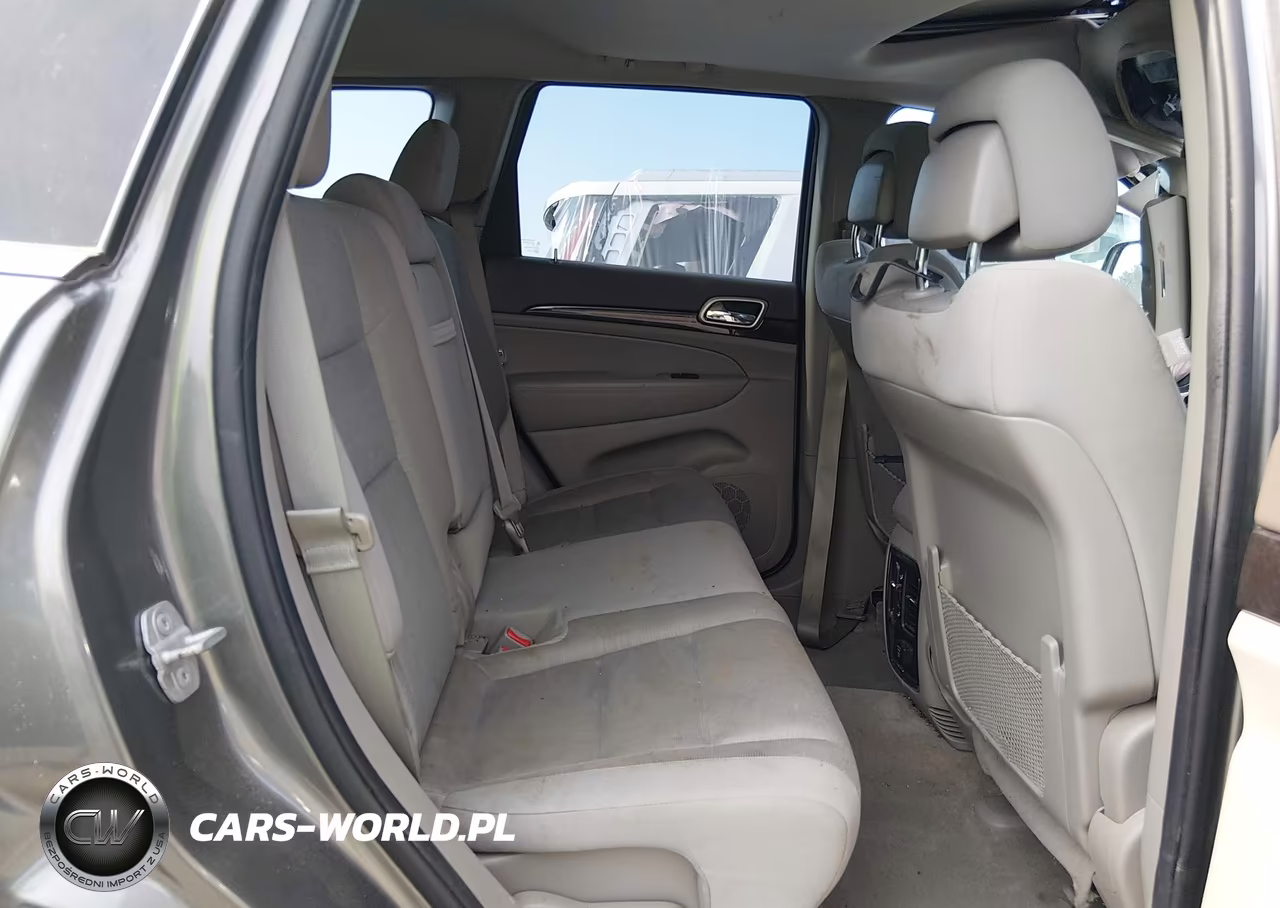 2012 Jeep Grand Cherokee Laredo VIN:1C4RJFAGXCC268981 - 8
