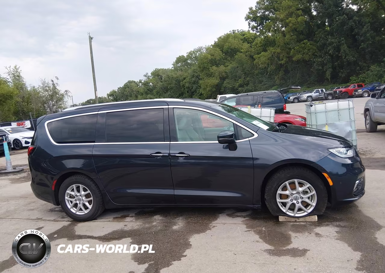 2021 Chrysler Pacifica Touring L VIN:2C4RC1BG7MR552685 - 13