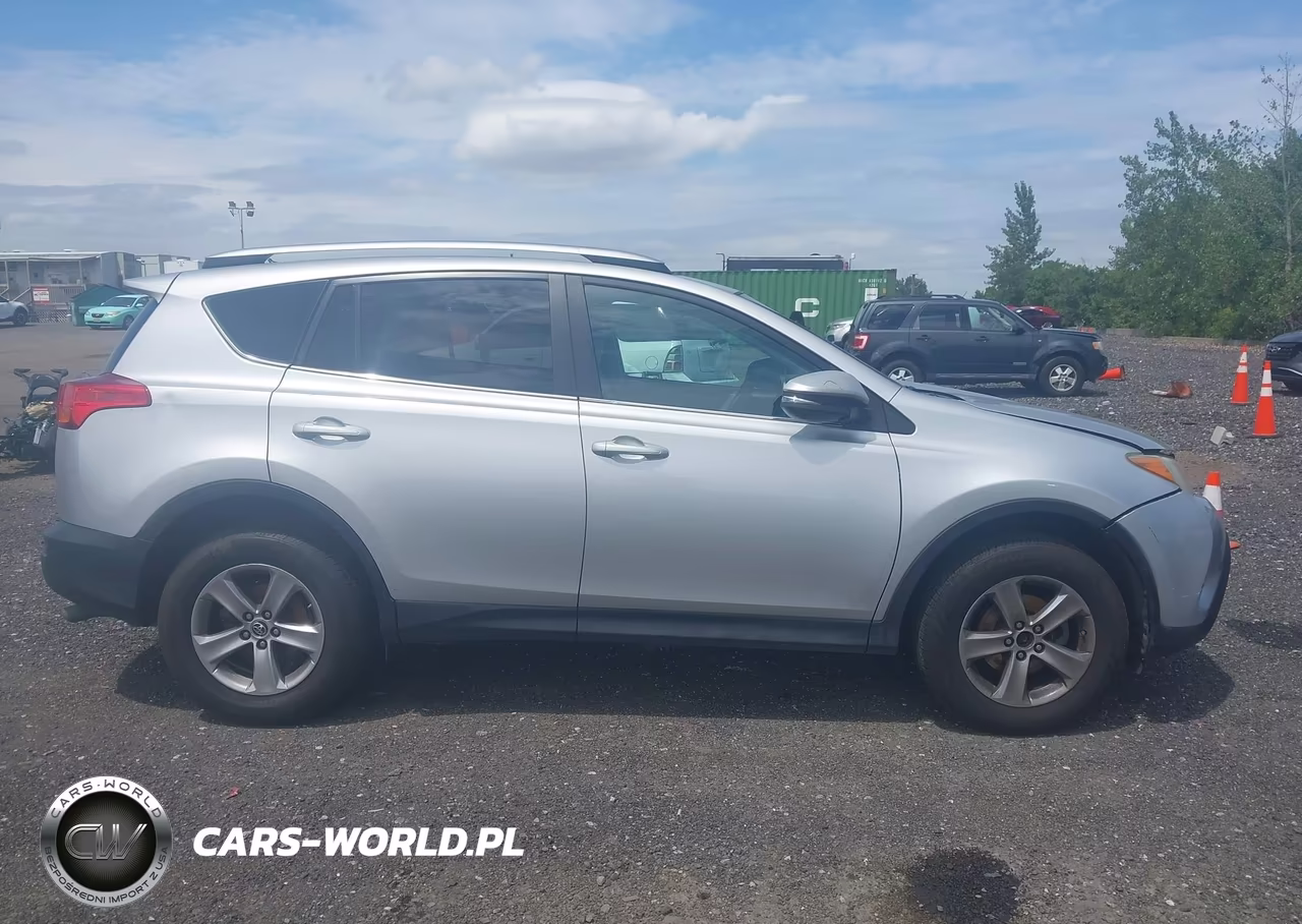 2015 Toyota Rav4 Xle VIN:2T3RFREV7FW386211 - 13