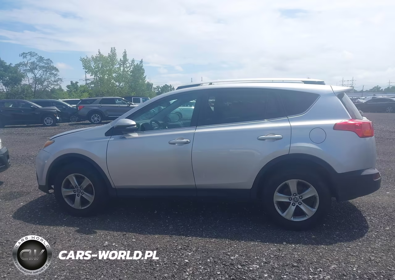 2015 Toyota Rav4 Xle VIN:2T3RFREV7FW386211 - 14