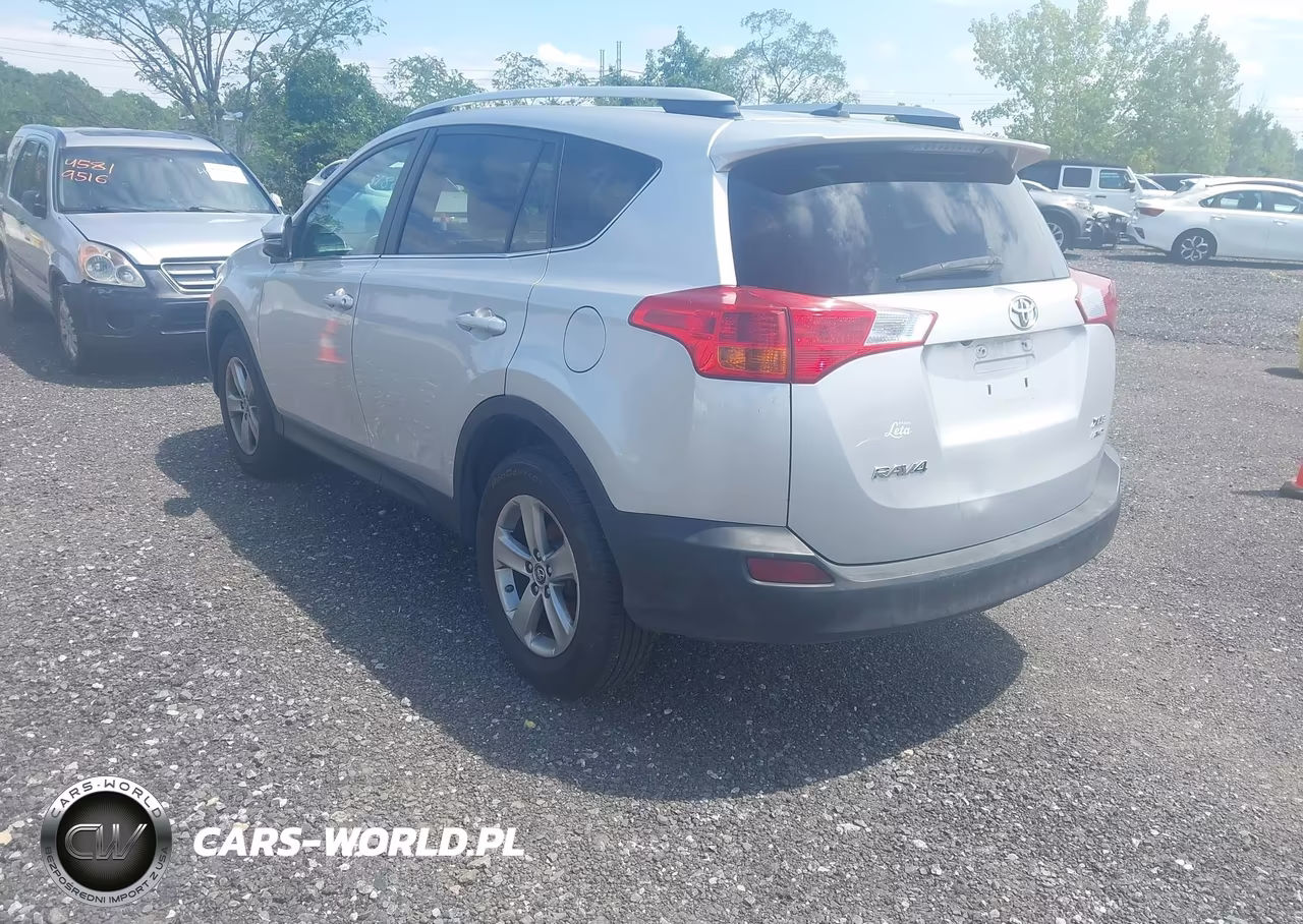 2015 Toyota Rav4 Xle VIN:2T3RFREV7FW386211 - 3