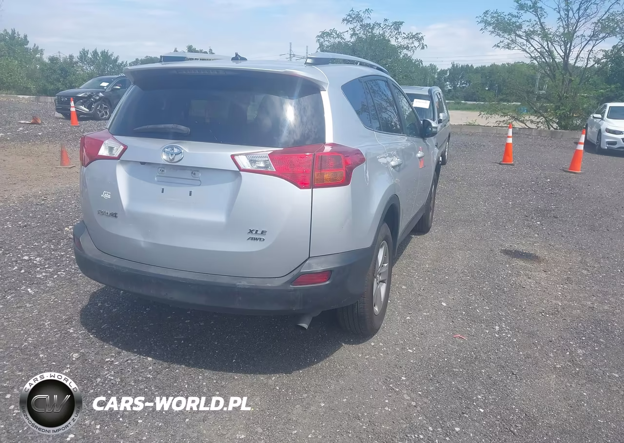 2015 Toyota Rav4 Xle VIN:2T3RFREV7FW386211 - 4