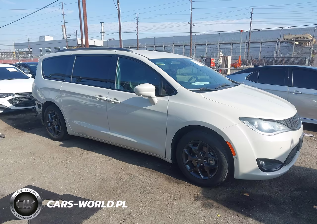 2019 Chrysler Pacifica Touring L VIN:2C4RC1BGXKR705430 - 14