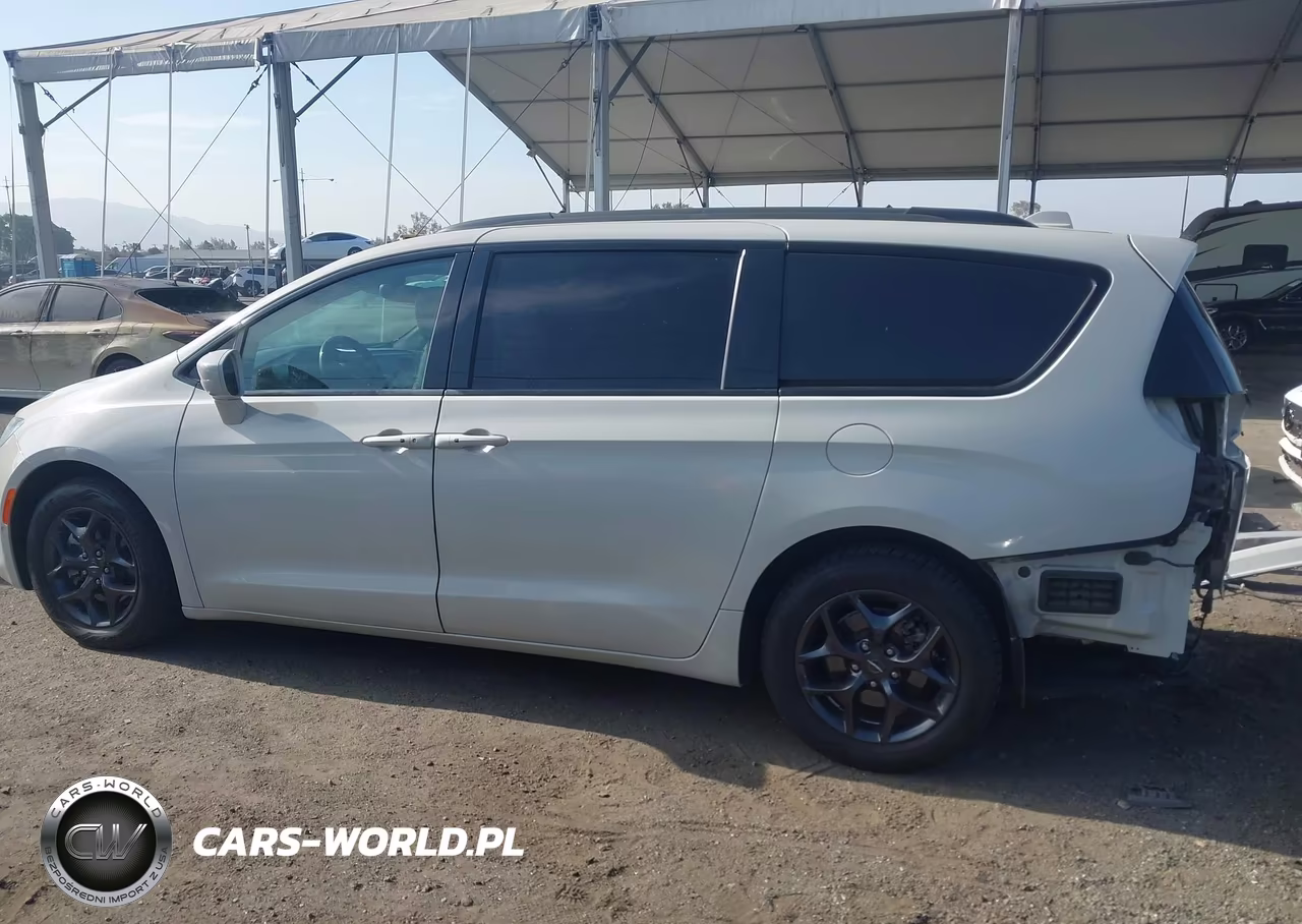 2019 Chrysler Pacifica Touring L VIN:2C4RC1BGXKR705430 - 15