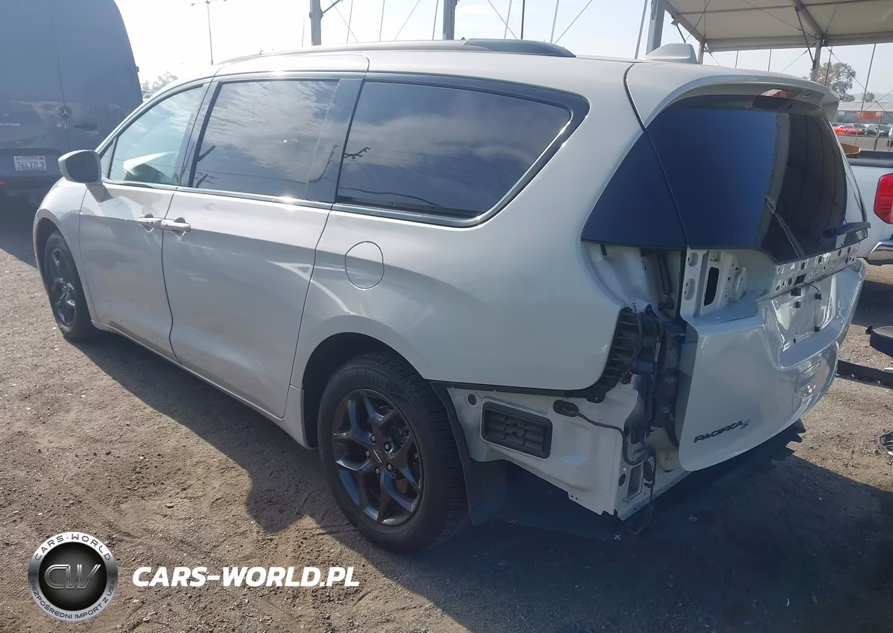 2019 Chrysler Pacifica Touring L VIN:2C4RC1BGXKR705430 - 3