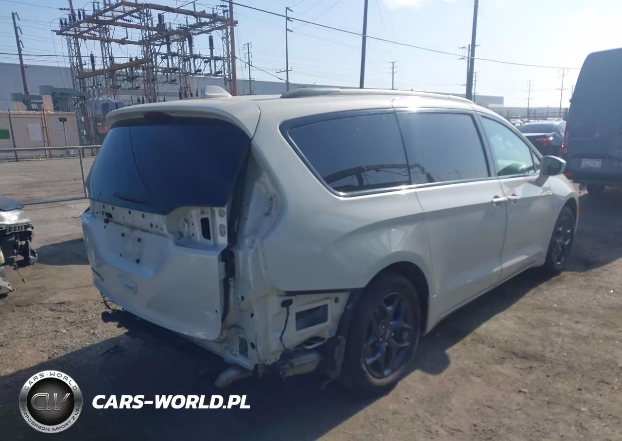 2019 Chrysler Pacifica Touring L VIN:2C4RC1BGXKR705430 - 4