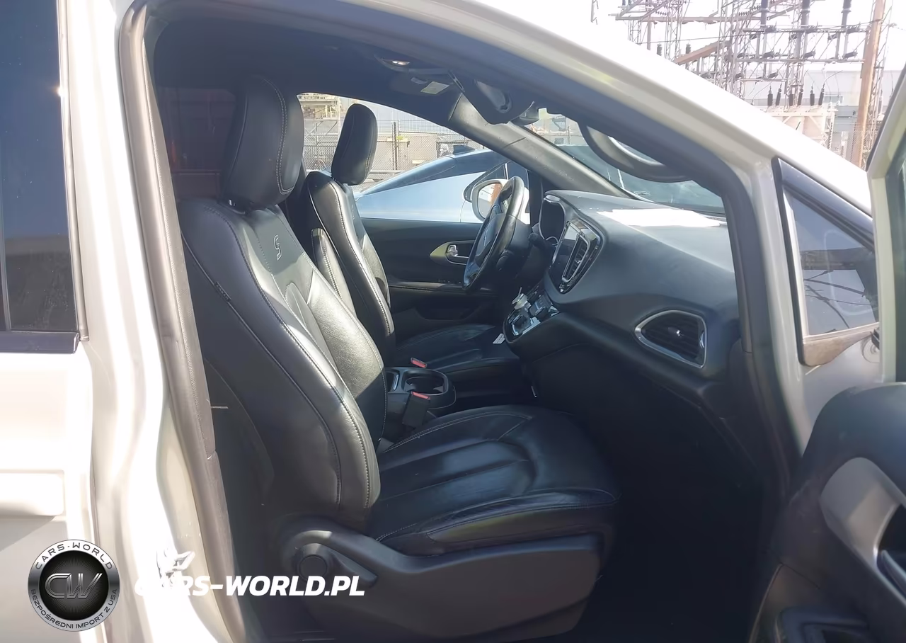 2019 Chrysler Pacifica Touring L VIN:2C4RC1BGXKR705430 - 5
