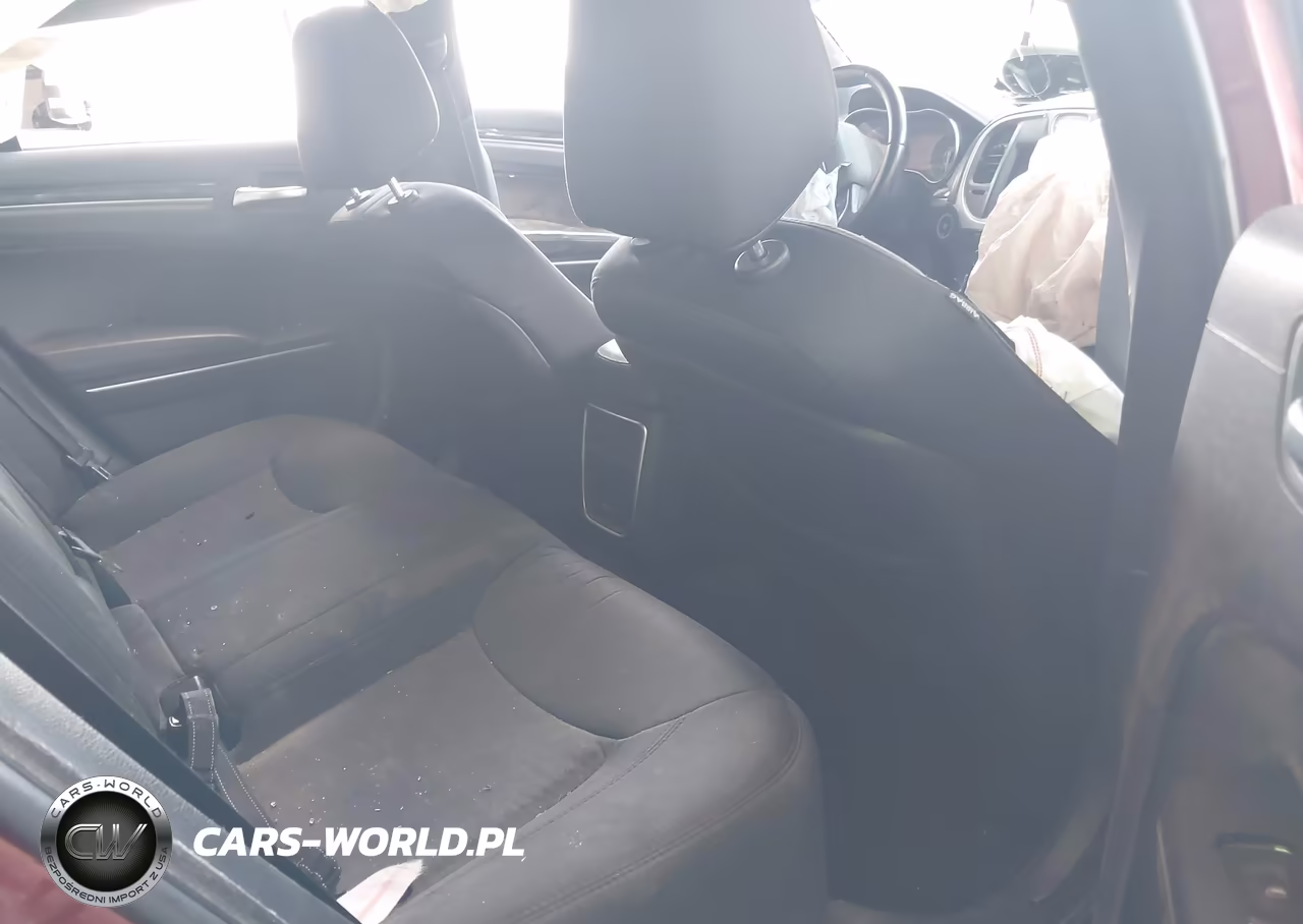 2018 Chrysler 300 Touring VIN:2C3CCAAG4JH321062 - 8