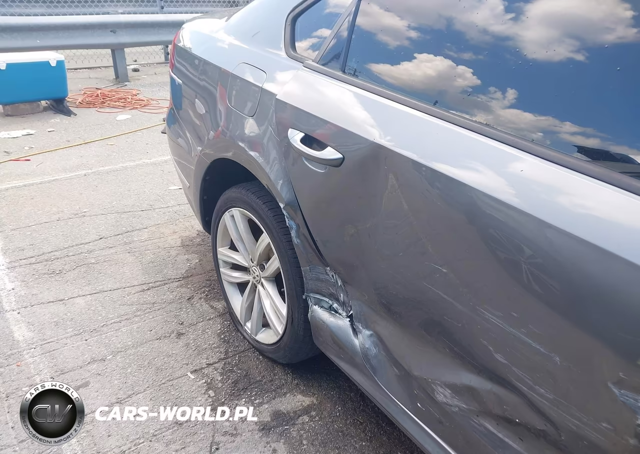 2019 Volkswagen Passat 2.0T Wolfsburg Edition VIN:1VWLA7A34KC008015 - 18