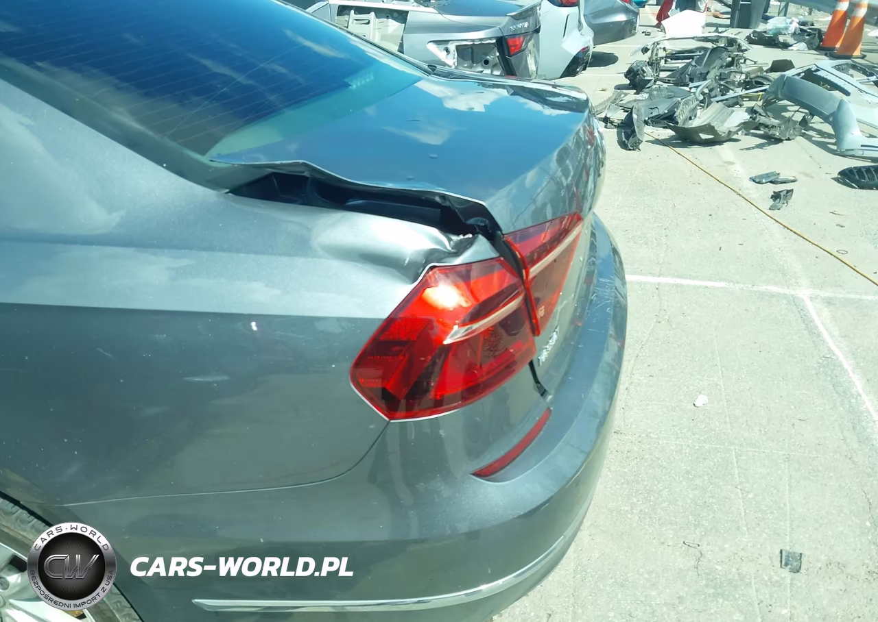 2019 Volkswagen Passat 2.0T Wolfsburg Edition VIN:1VWLA7A34KC008015 - 19