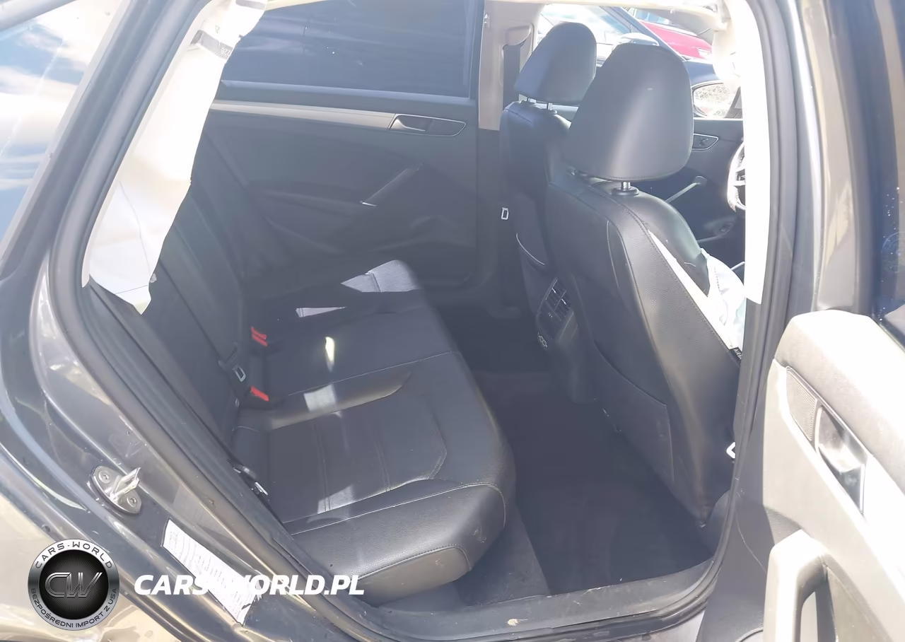 2019 Volkswagen Passat 2.0T Wolfsburg Edition VIN:1VWLA7A34KC008015 - 8