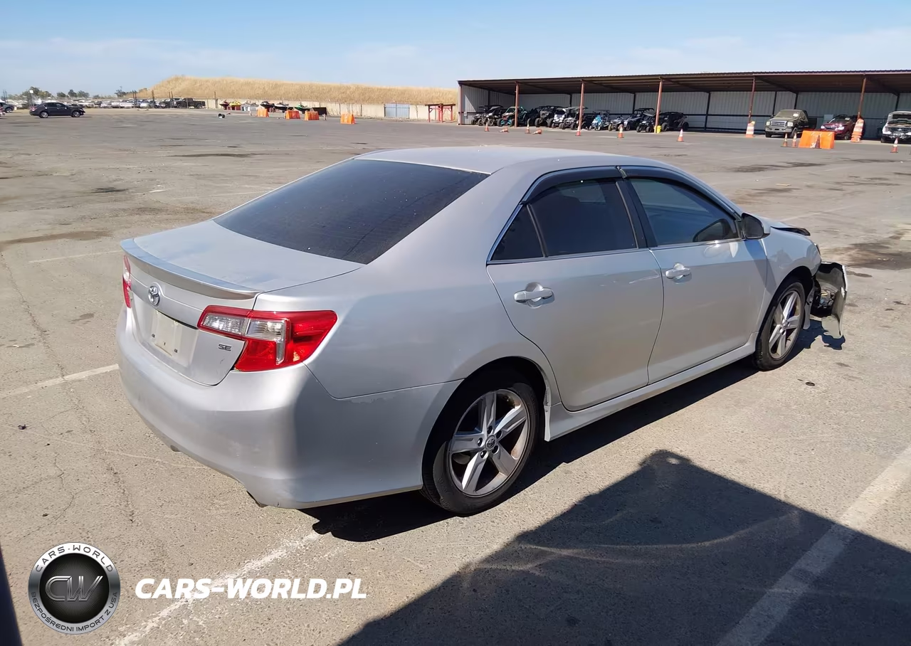 2014 Toyota Camry Se VIN:4T1BF1FK5EU324515 - 4