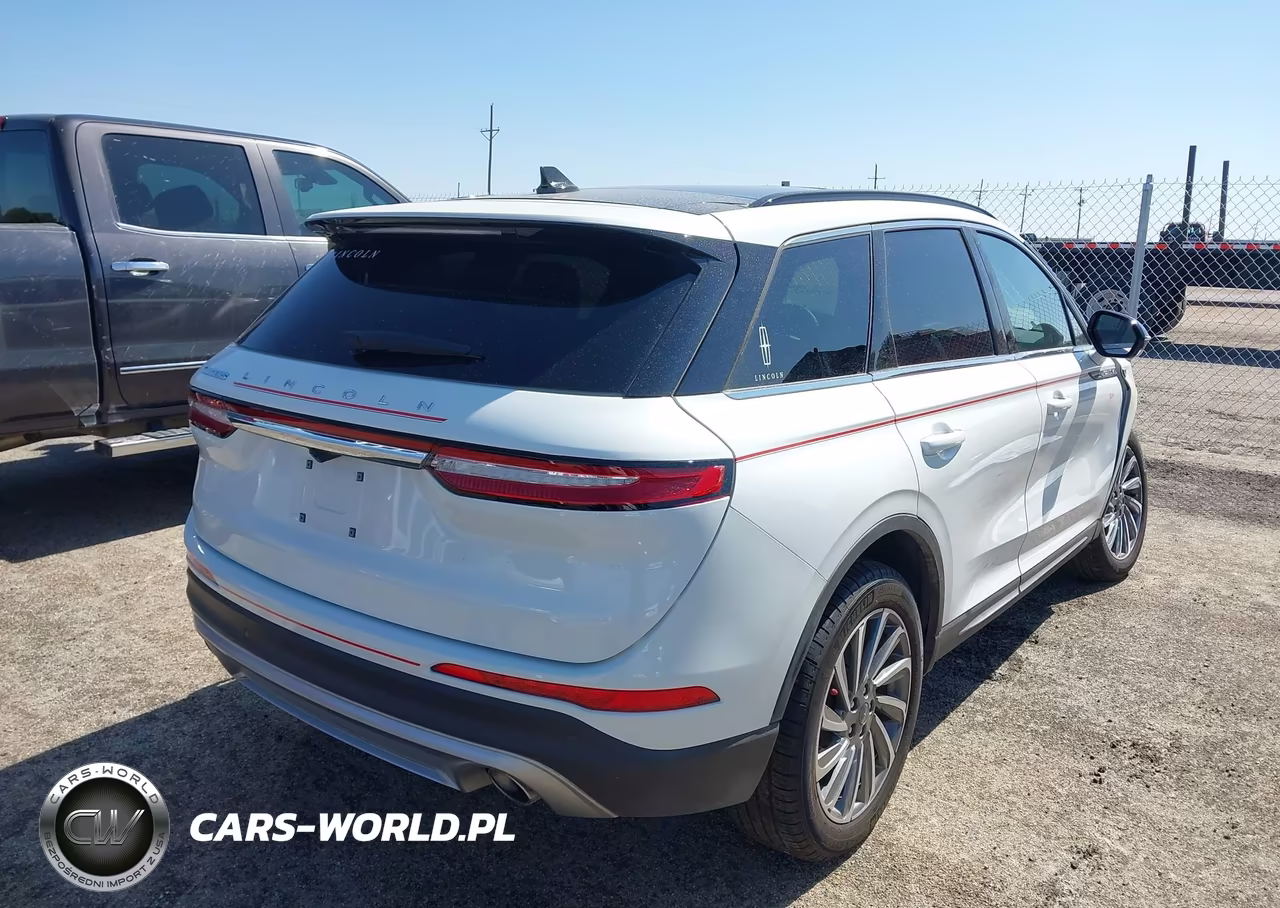 2025 Lincoln Corsair Reserve VIN:5LMCJ2CA1SUL23679 - 4