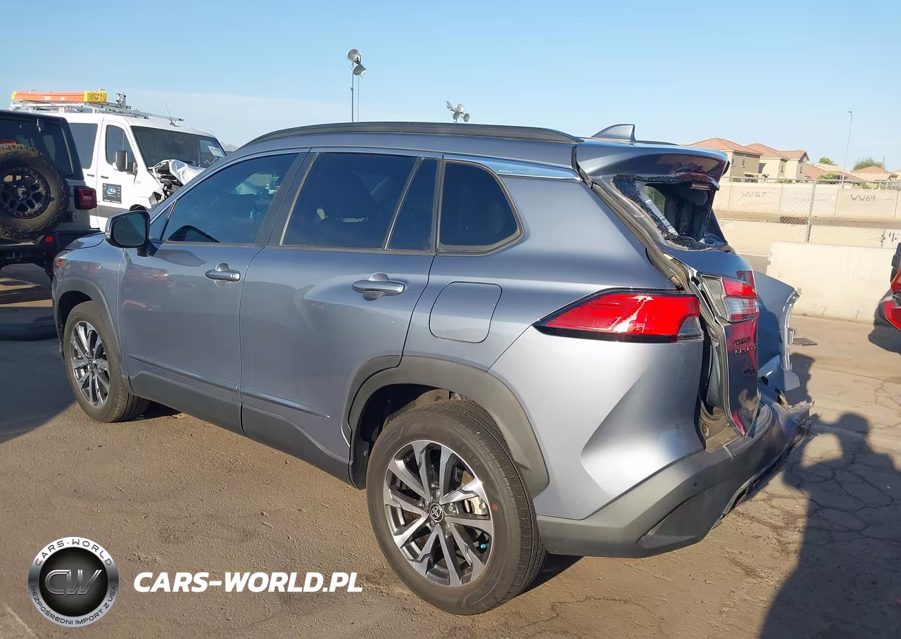 2022 Toyota Corolla Cross Xle VIN:7MUDAAAG8NV010835 - 3