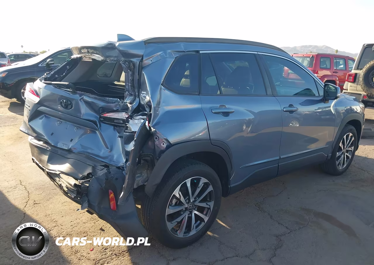 2022 Toyota Corolla Cross Xle VIN:7MUDAAAG8NV010835 - 4