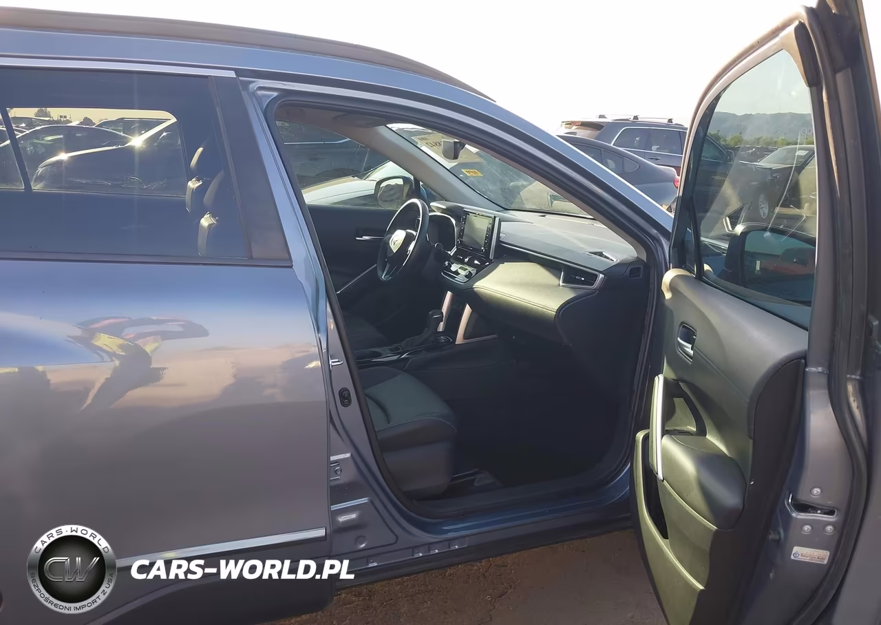 2022 Toyota Corolla Cross Xle VIN:7MUDAAAG8NV010835 - 5