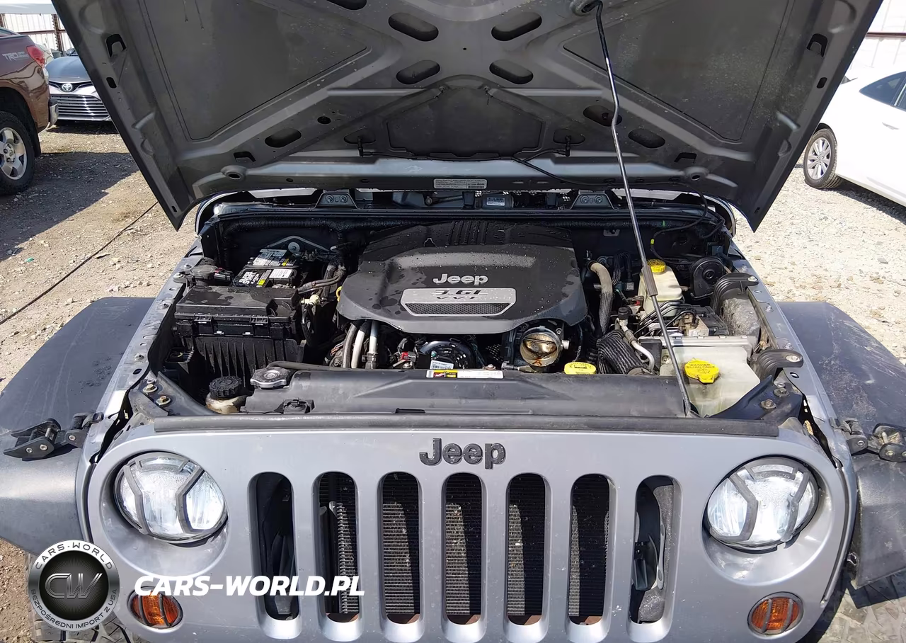 2013 Jeep Wrangler Unlimited Sport VIN:1C4BJWDG5DL612425 - 10