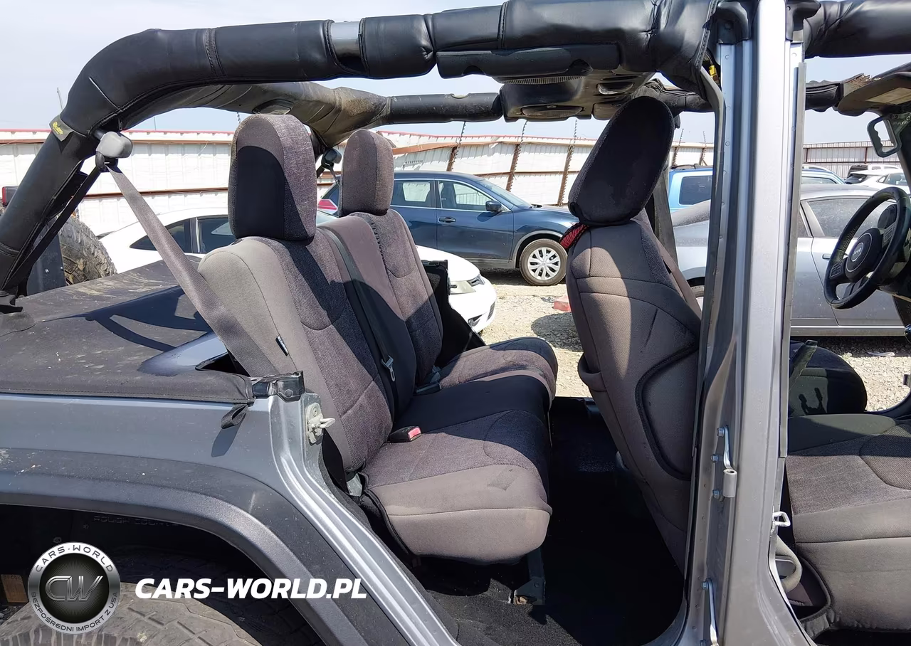 2013 Jeep Wrangler Unlimited Sport VIN:1C4BJWDG5DL612425 - 8