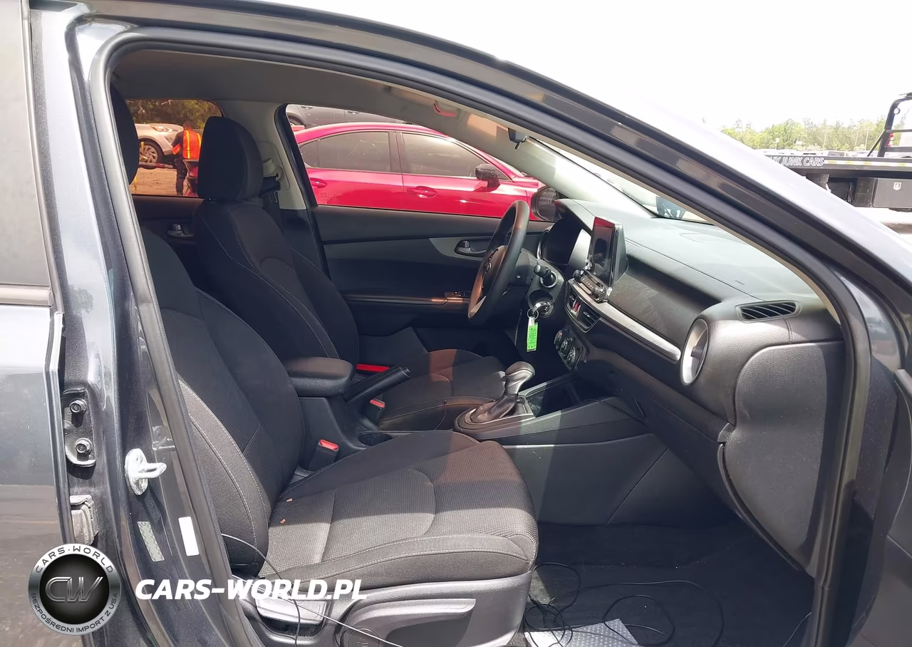 2020 Kia Forte Lxs VIN:3KPF24AD6LE170436 - 5