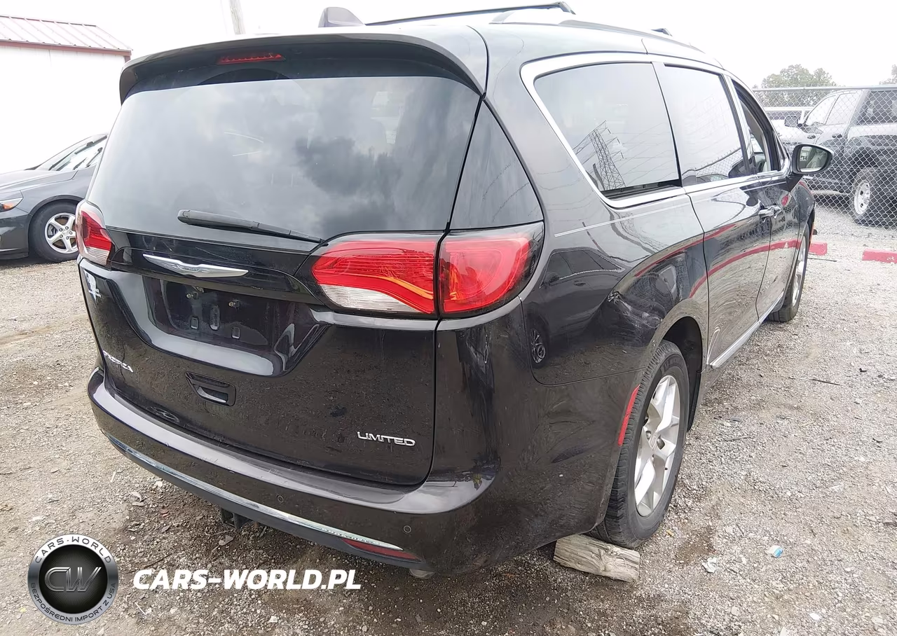 2017 Chrysler Pacifica Limited VIN:2C4RC1GG6HR525525 - 4