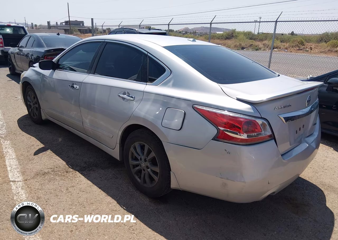 2015 Nissan Altima 2.5 S VIN:1N4AL3AP1FN917930 - 3