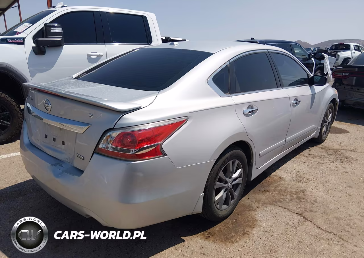 2015 Nissan Altima 2.5 S VIN:1N4AL3AP1FN917930 - 4