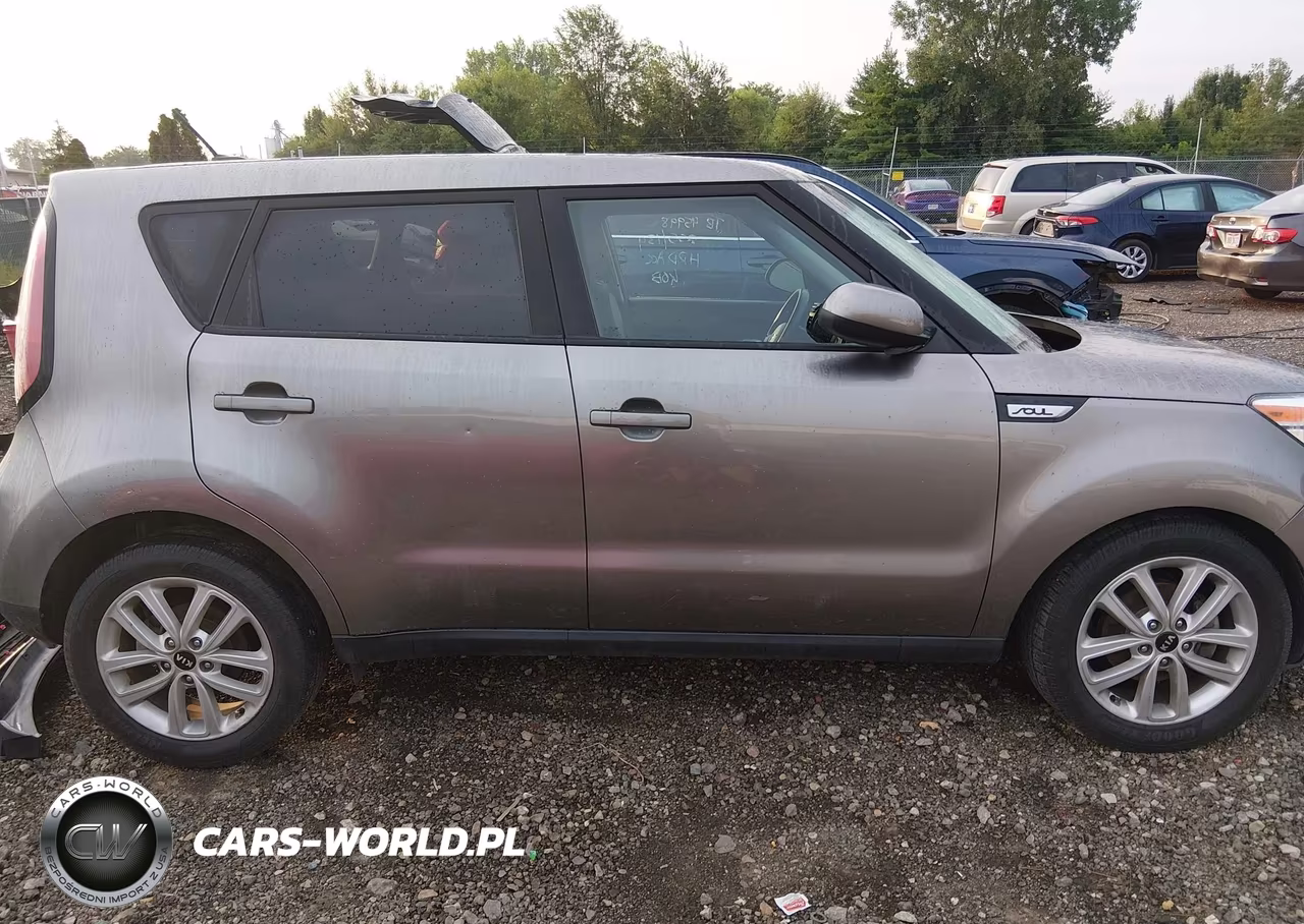 2018 Kia Soul + VIN:KNDJP3A53J7611807 - 13