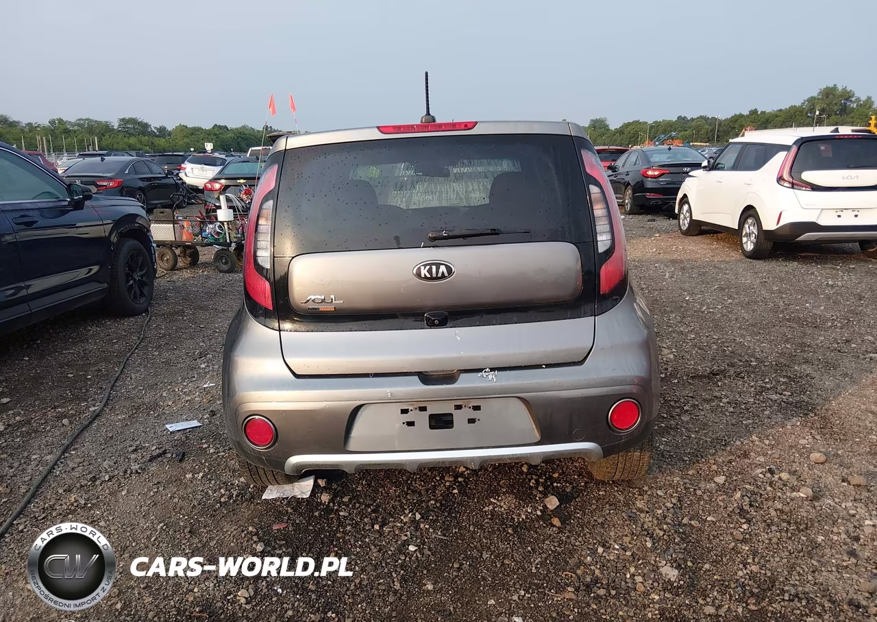 2018 Kia Soul + VIN:KNDJP3A53J7611807 - 16