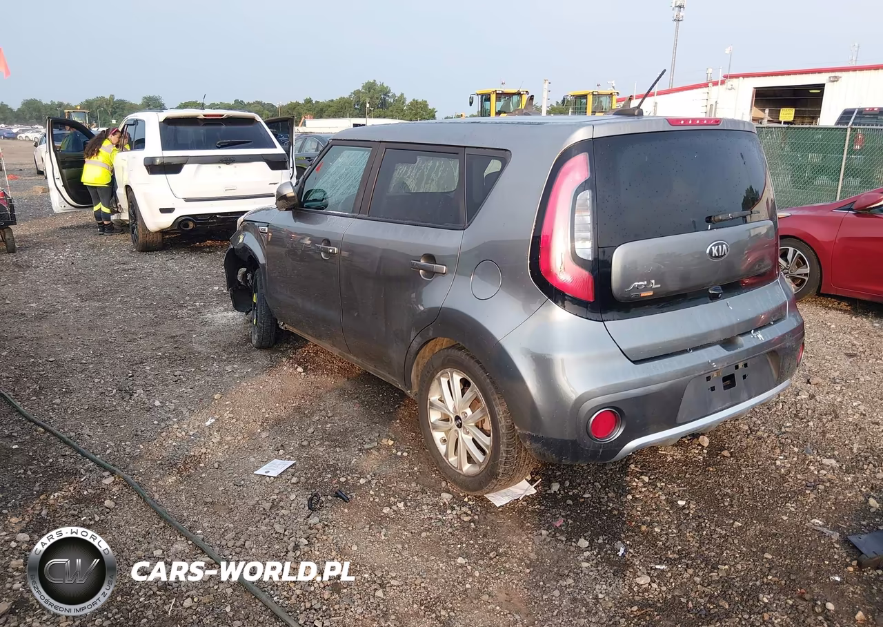 2018 Kia Soul + VIN:KNDJP3A53J7611807 - 3