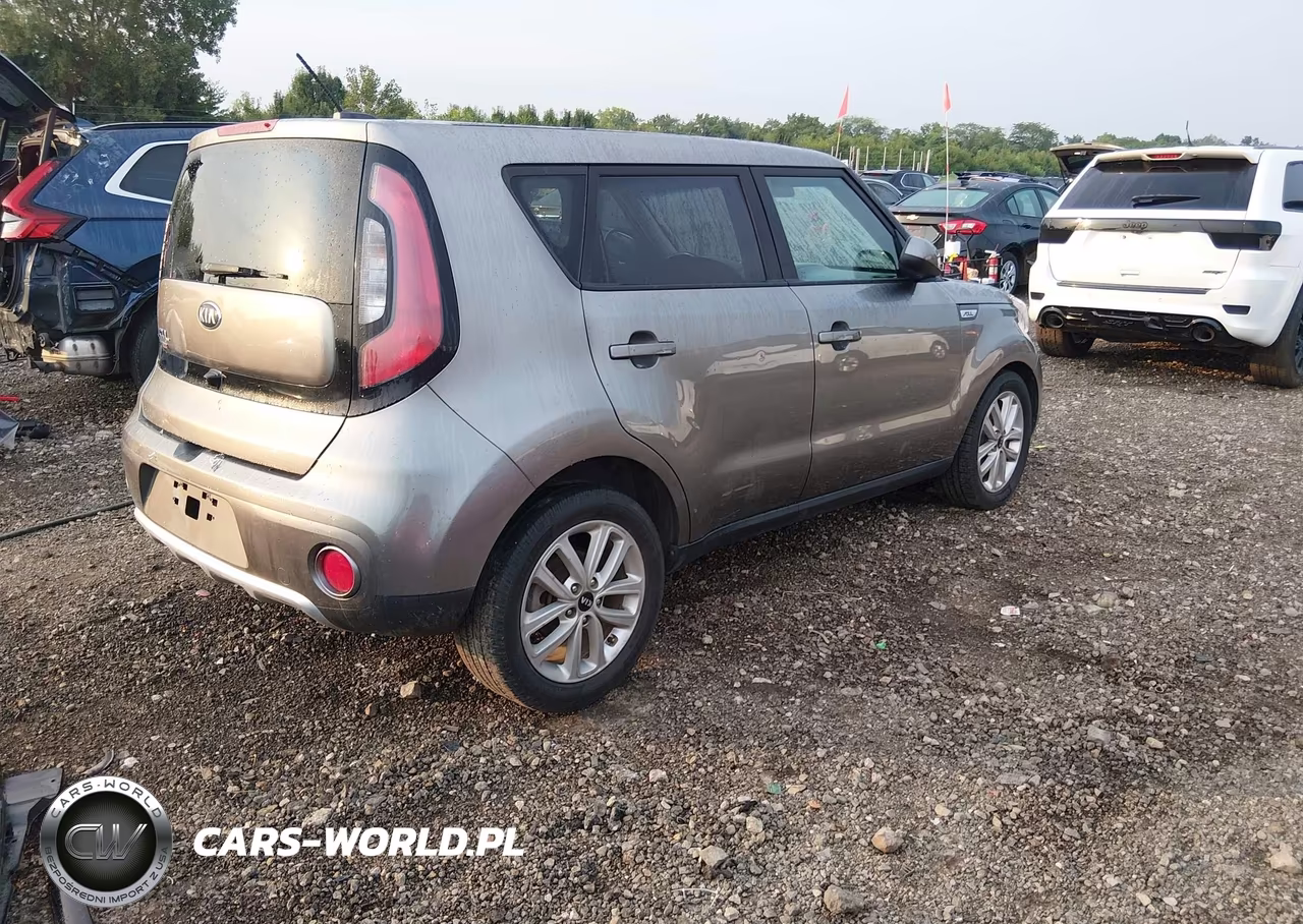2018 Kia Soul + VIN:KNDJP3A53J7611807 - 4