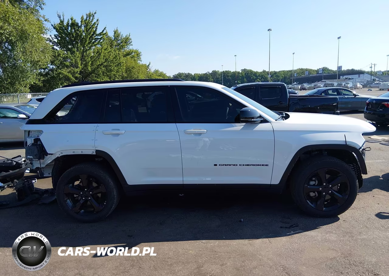 2025 Jeep Grand Cherokee Limited 4X4 VIN:1C4RJHBG4SC362816 - 13