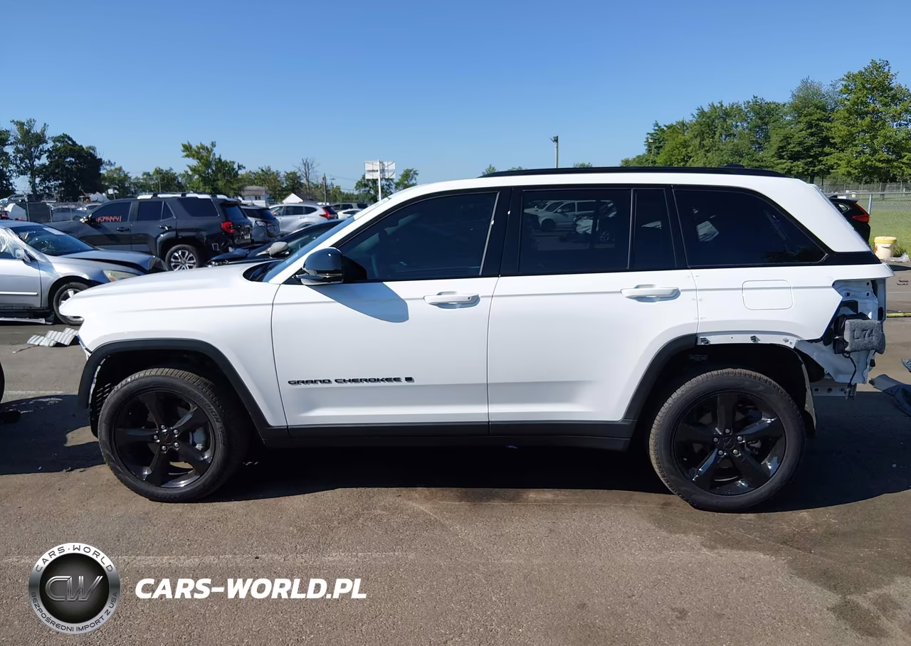2025 Jeep Grand Cherokee Limited 4X4 VIN:1C4RJHBG4SC362816 - 14
