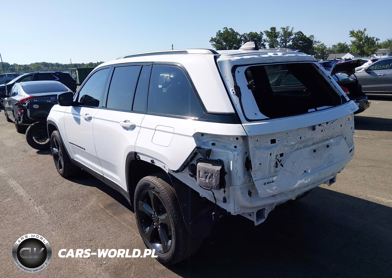 2025 Jeep Grand Cherokee Limited 4X4 VIN:1C4RJHBG4SC362816 - 3