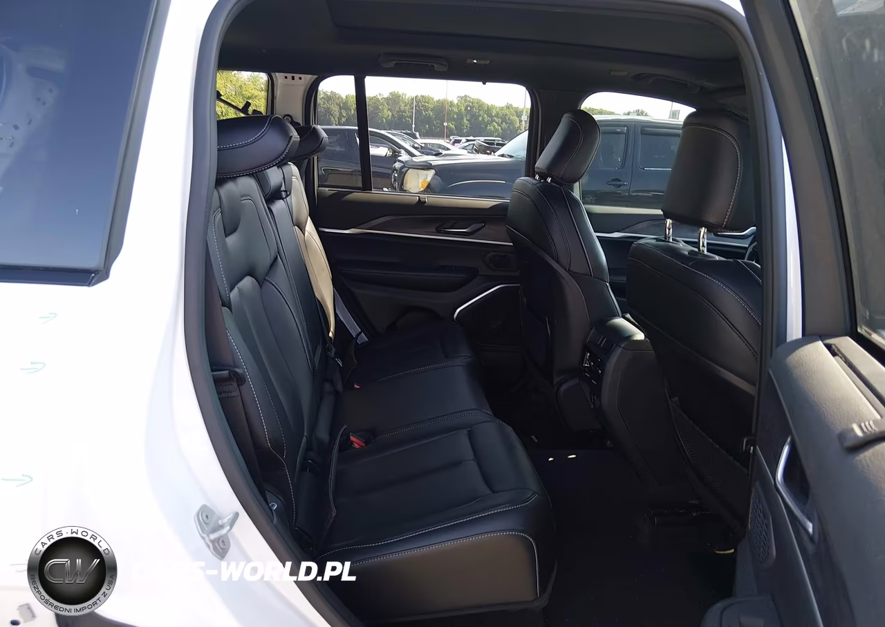 2025 Jeep Grand Cherokee Limited 4X4 VIN:1C4RJHBG4SC362816 - 8
