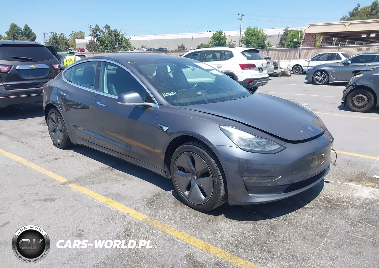 2018 Tesla Model 3 Long Range-Mid Range – zdjęcie 1 z 19