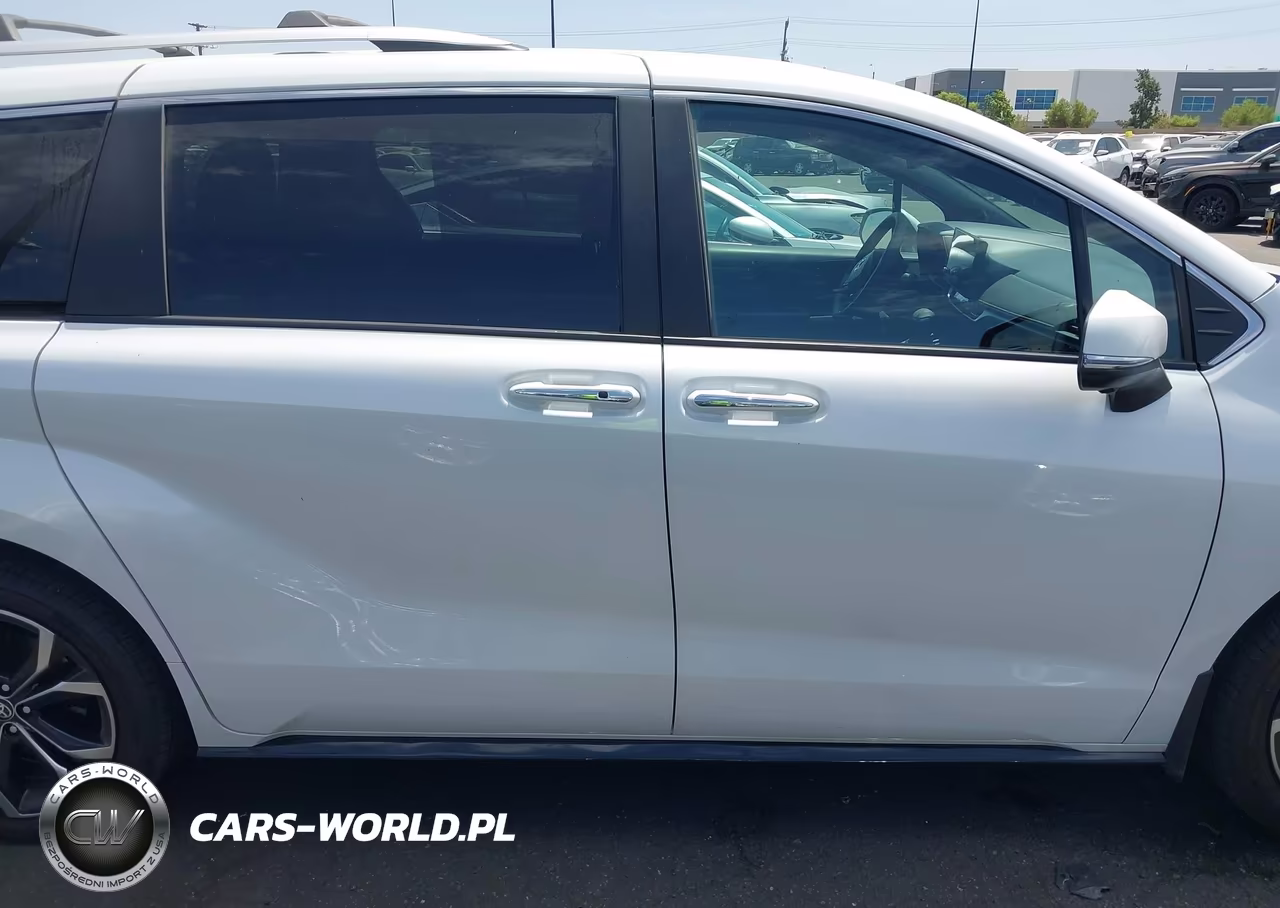 2025 Toyota Sienna Platinum VIN:5TDERKEC2SS289408 - 13