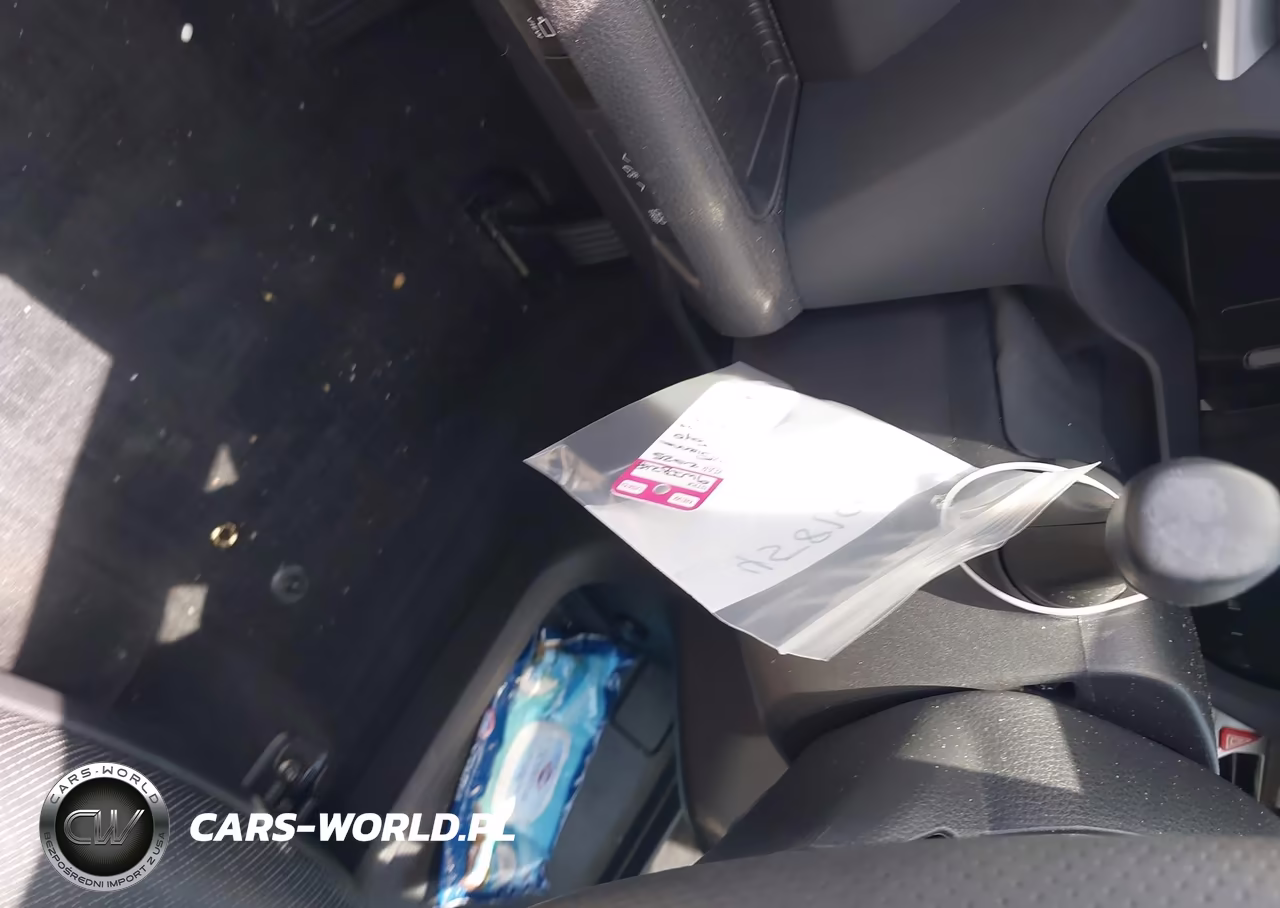 2025 Toyota Sienna Platinum VIN:5TDERKEC2SS289408 - 17
