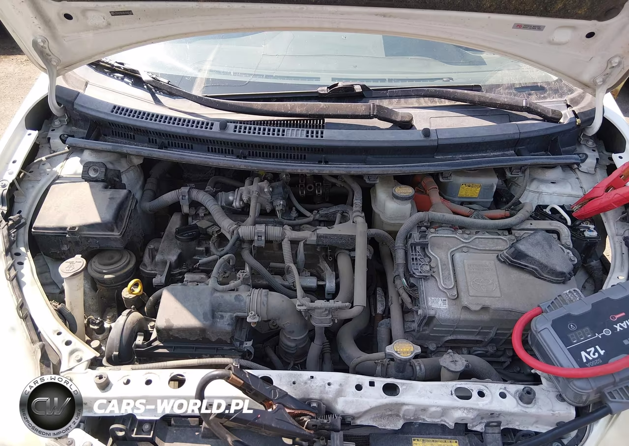 2013 Toyota Prius C Two VIN:JTDKDTB33D1532140 - 10
