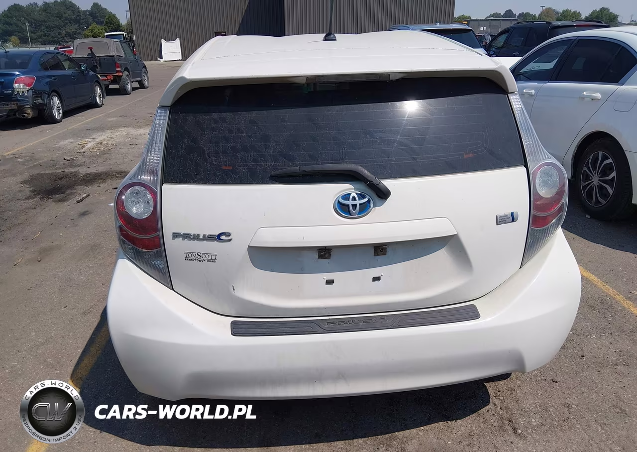 2013 Toyota Prius C Two VIN:JTDKDTB33D1532140 - 16