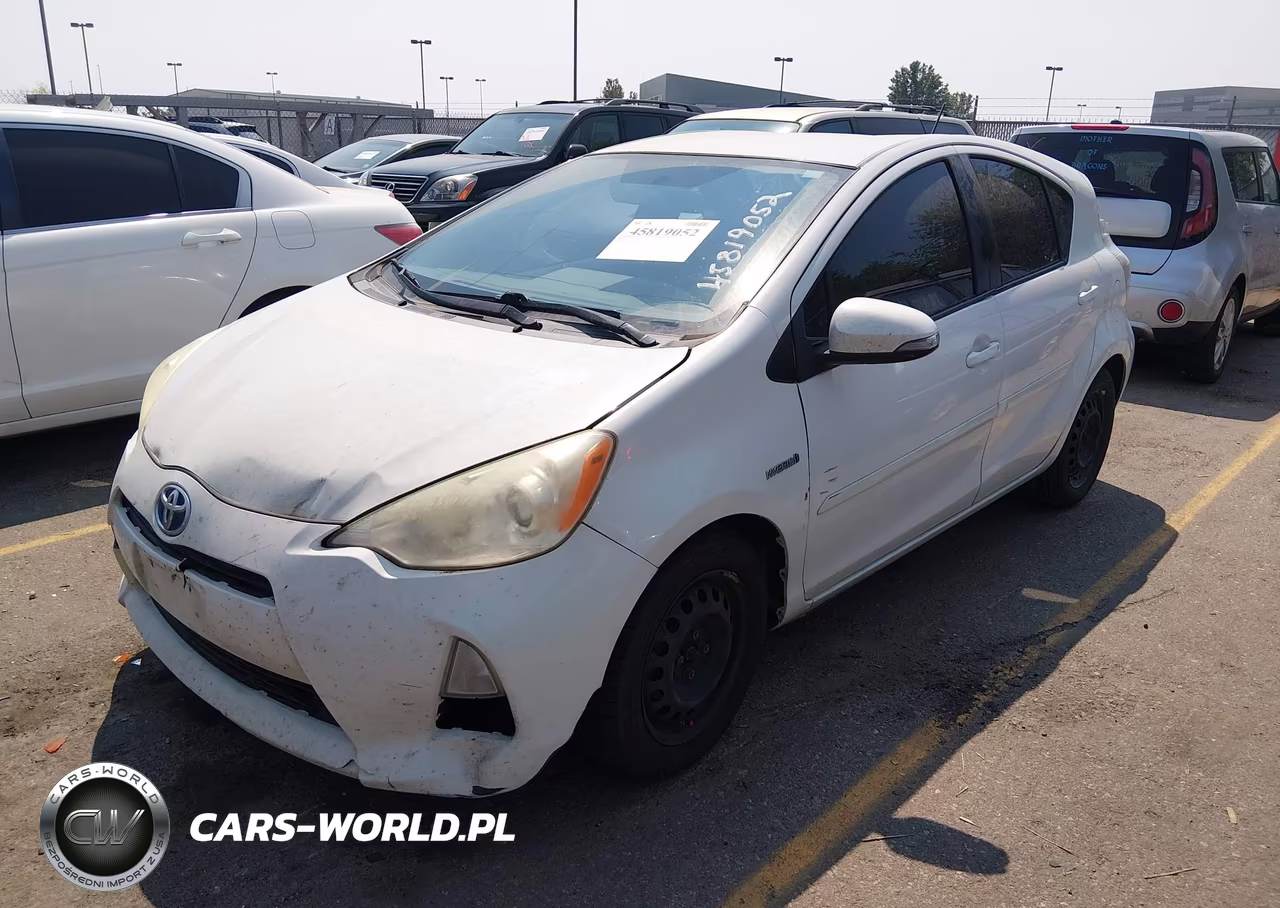 2013 Toyota Prius C Two VIN:JTDKDTB33D1532140 - 2