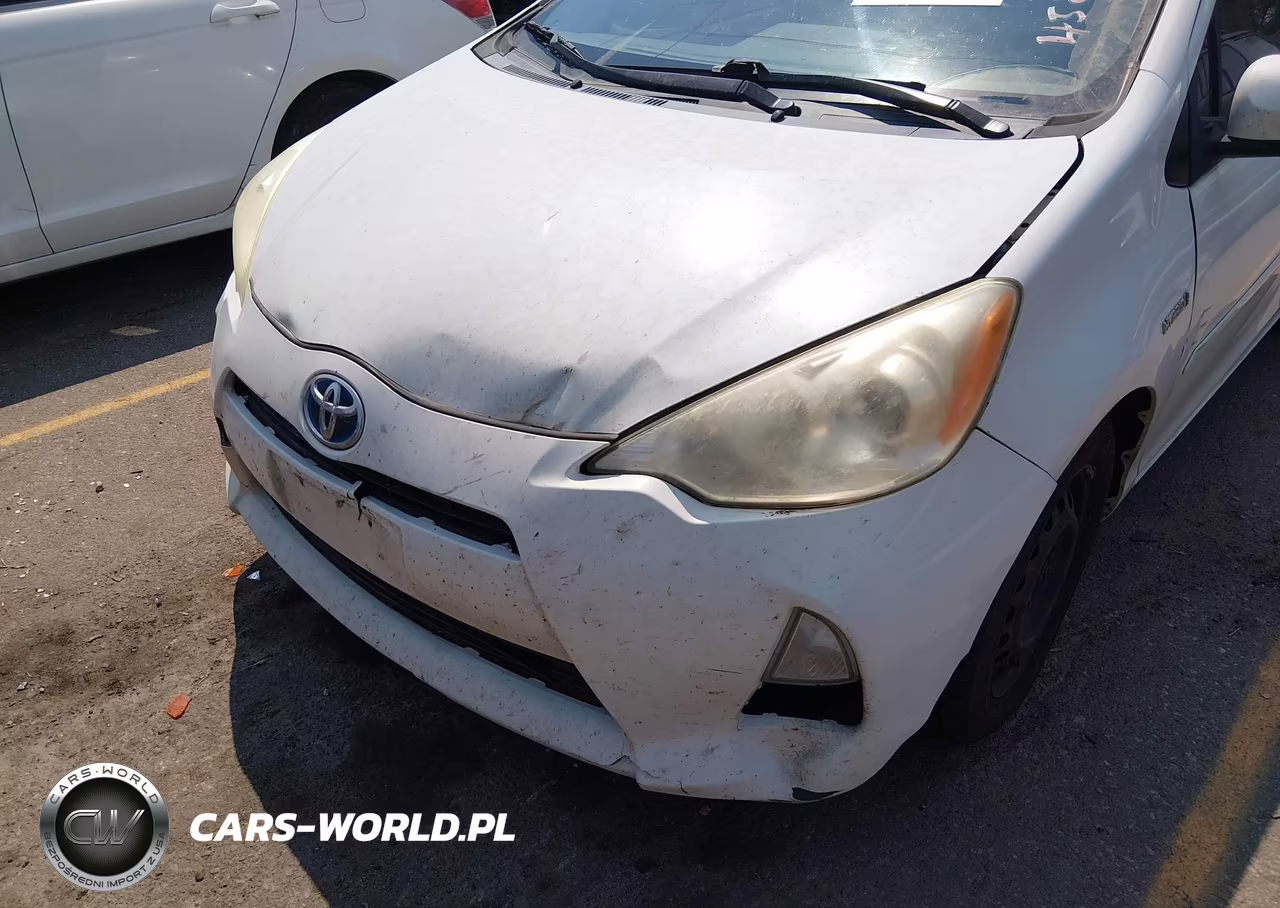 2013 Toyota Prius C Two VIN:JTDKDTB33D1532140 - 6