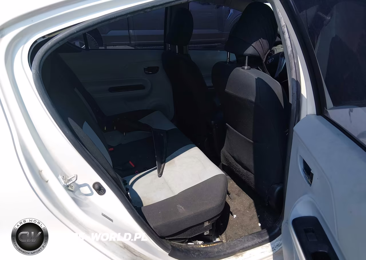 2013 Toyota Prius C Two VIN:JTDKDTB33D1532140 - 8